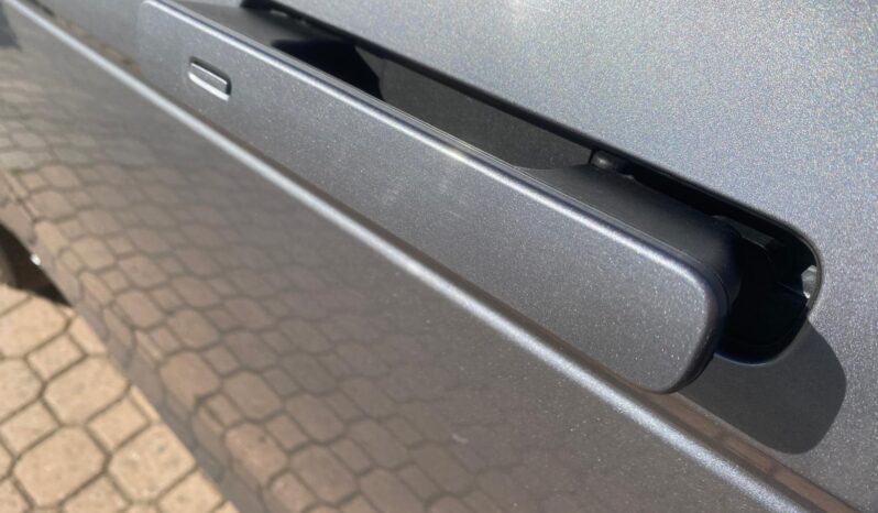 
 Land Rover Evoque 2.0D MHEV R-DYNAMIQUE SE AWD204 CV full									