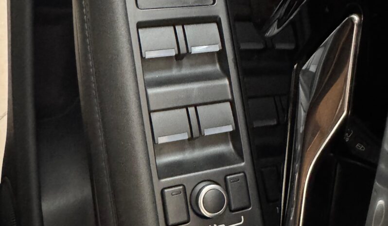 
 Land Rover Evoque 2.0D MHEV R-DYNAMIQUE SE AWD204 CV full									