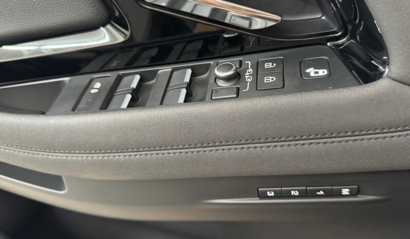 
 Land Rover Evoque 2.0D MHEV R-DYNAMIQUE SE AWD204 CV full									