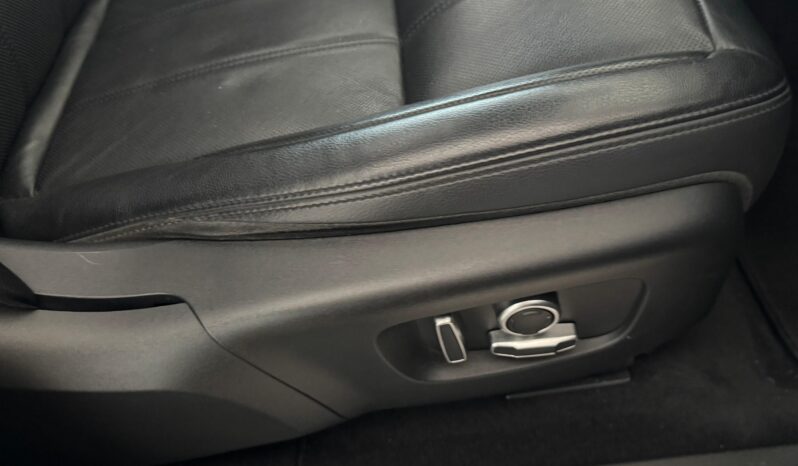 
 Land Rover Evoque 2.0D MHEV R-DYNAMIQUE SE AWD204 CV full									