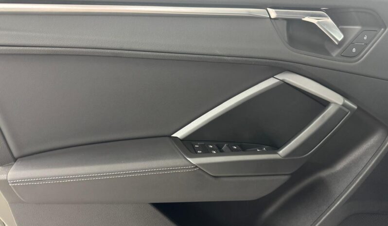 
 Audi Q3 35 2.0 TDI S line edition quattro full									