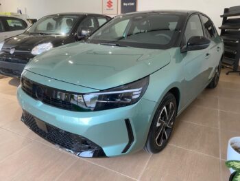 Opel Corsa 1.2 100 cv Yes