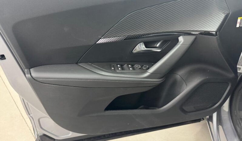 
 Peugeot 2008 PureTech 100 S&S Allure full									