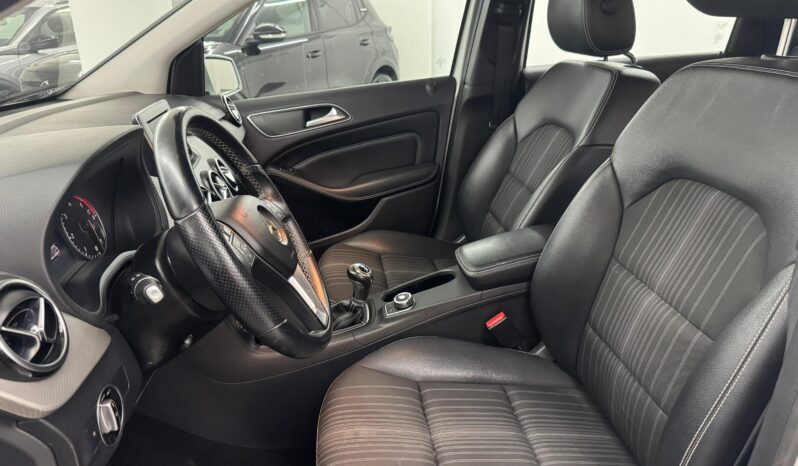 
 Mercedes-benz B 200 Premium full									